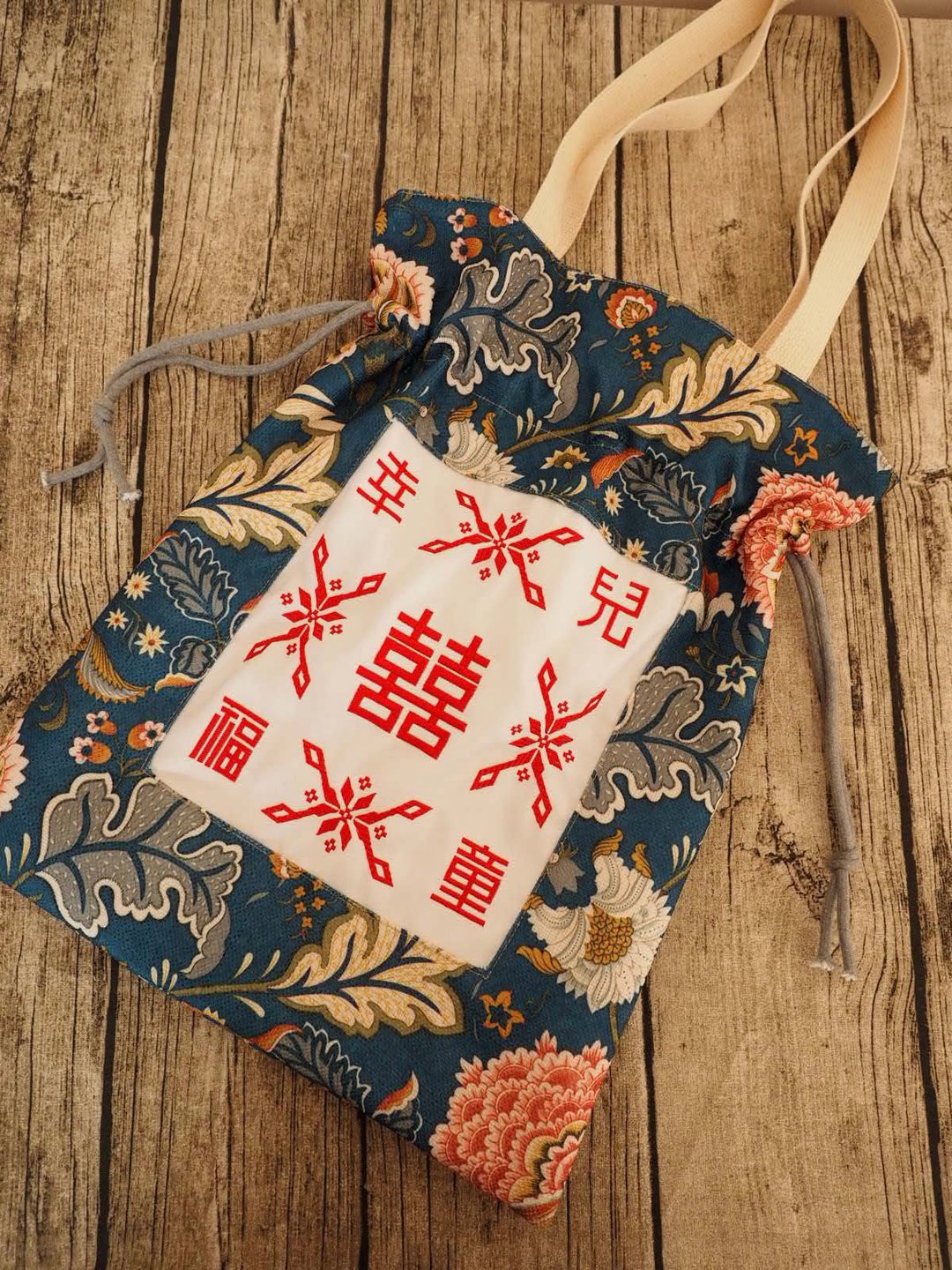 英国制作 怀旧幸福儿童背带改制 孔雀蓝牡丹拼布 手挽侧背索绳袋 - 侧背包/斜挎包 - 棉 蓝色