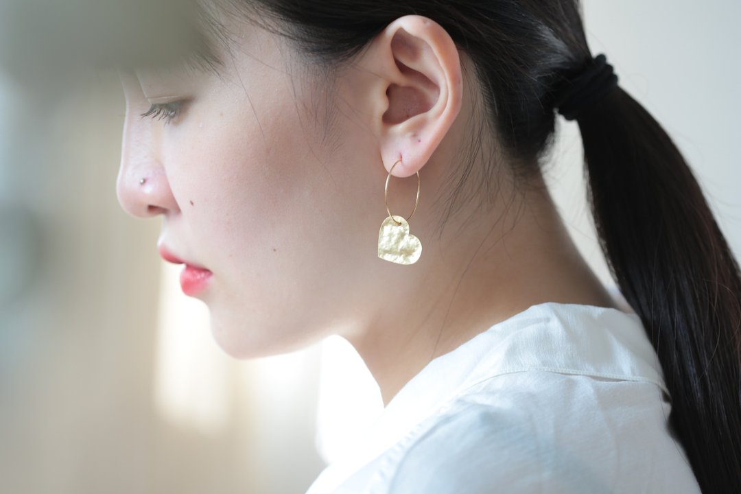 雾面波纹质感爱心耳环│耳针 耳夹 - 耳环/耳夹 - 其他金属 金色