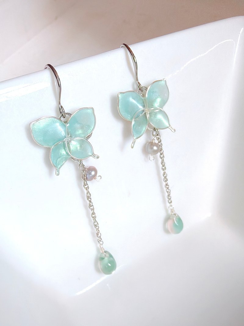 蝶舞丝带滴胶耳夹 (Sky blue pearl) 医疗级不锈钢_0062 - 耳环/耳夹 - 珍珠 蓝色