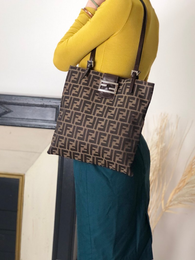 【日本直送 名牌古着包】FENDI 芬迪 经典 FF 帆布手提包 棕色 Logo 缇花 vintage 古董 7gujke - 手提包/手提袋 - 棉 咖啡色
