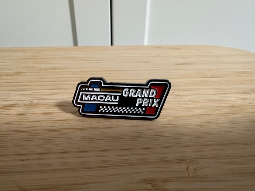 第71届澳门格兰披治大赛车 - MACAU GRAND PRIX 胸针 - 胸针 - 其他金属 