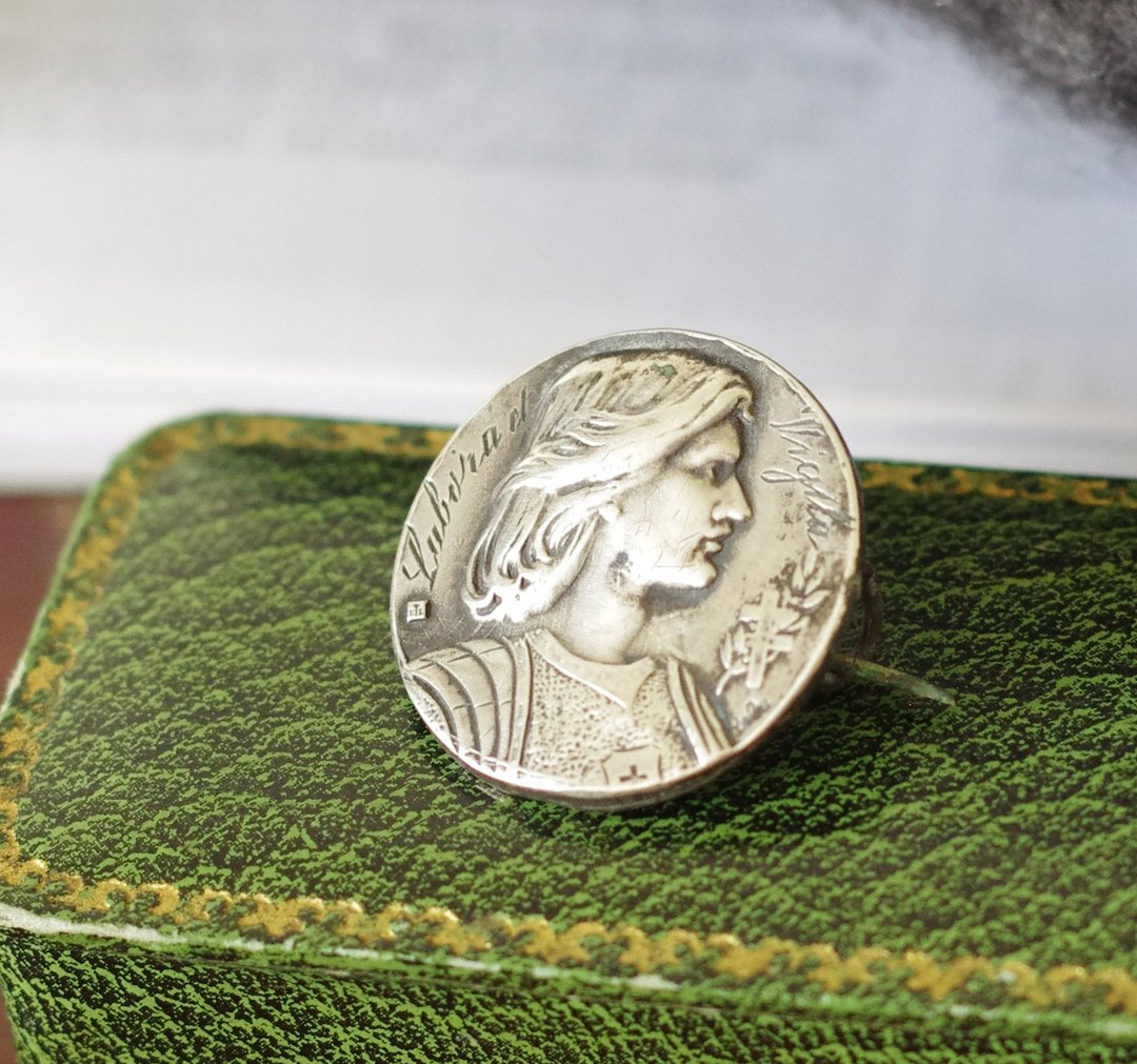 骨董ANTIQUE 法国银色圣女贞德鸢尾花人像别针 B1798 - 胸针 - 其他金属 银色