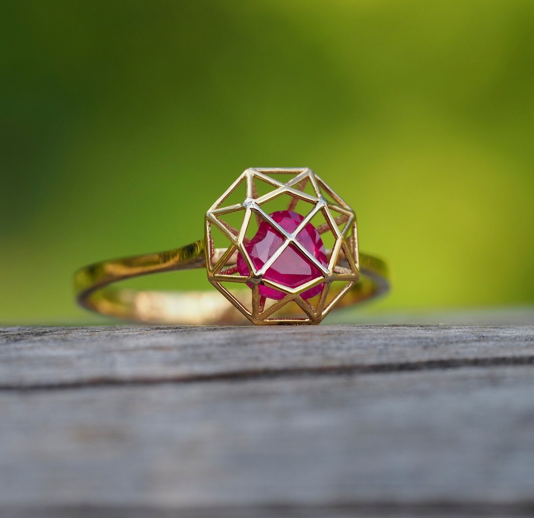 Heart in prison ring with heart shape ruby. - 戒指 - 贵金属 金色