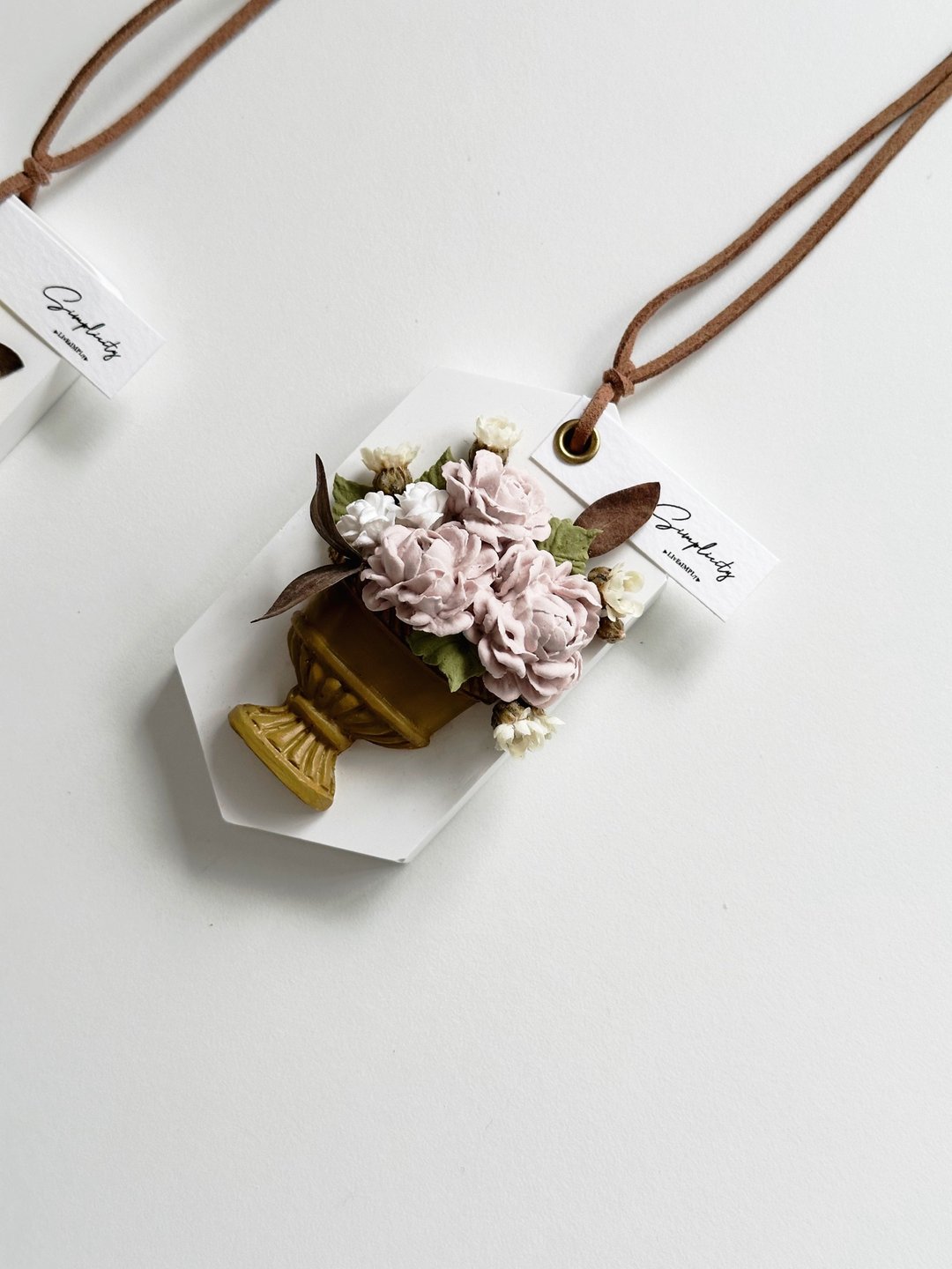 Simplicity | 古典风 裱花 扩香石扩香挂牌 - 蜡烛/香氛/手工皂 - 其他材质 白色