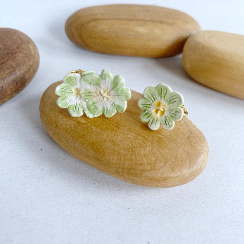 小花 / 陶瓷耳环 - 耳环/耳夹 - 陶 多色