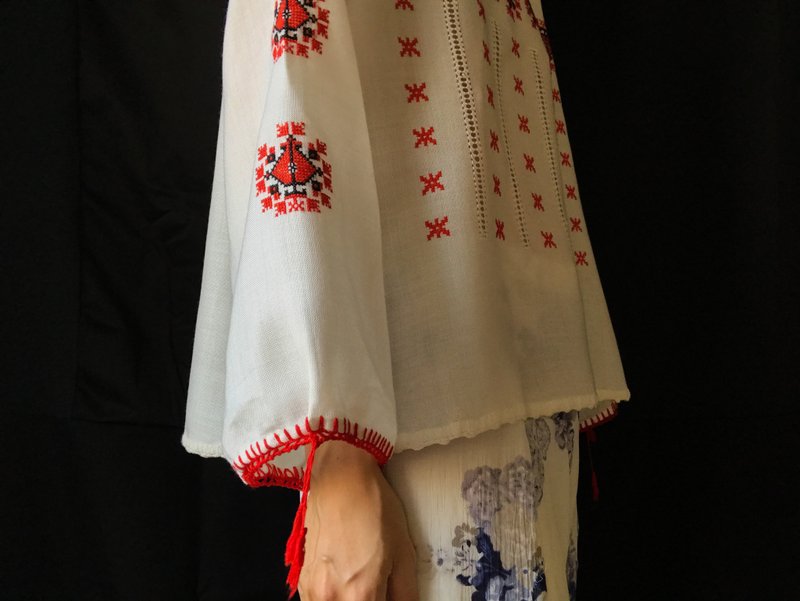 罗马尼亚手工古董十字绣上衣 - 女装上衣 - 棉．麻 