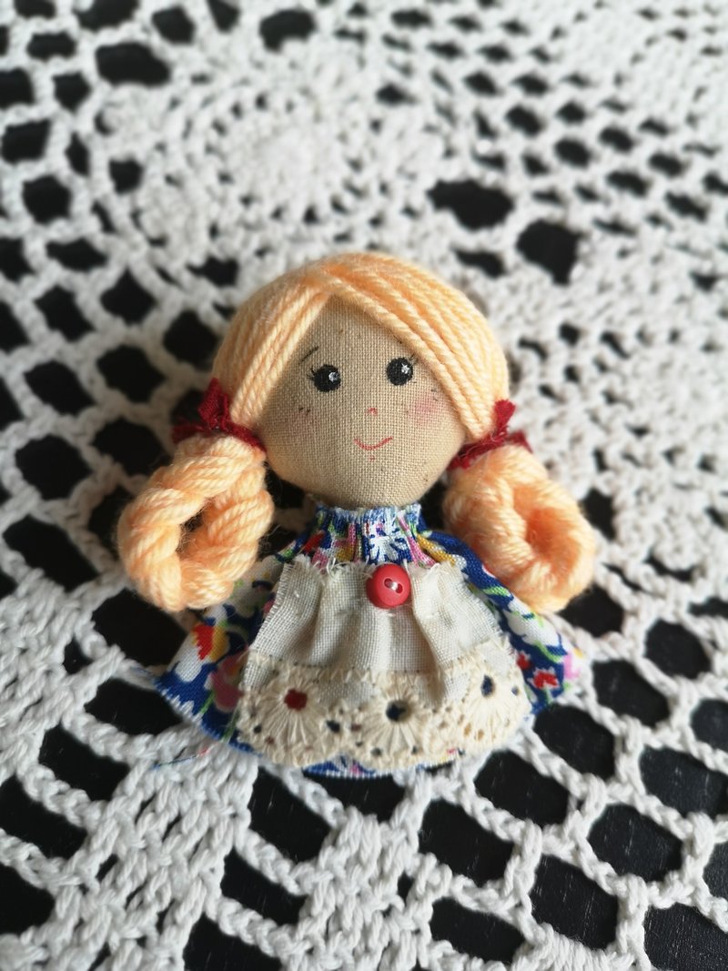 娃娃胸针 - 胸针 - 棉．麻 