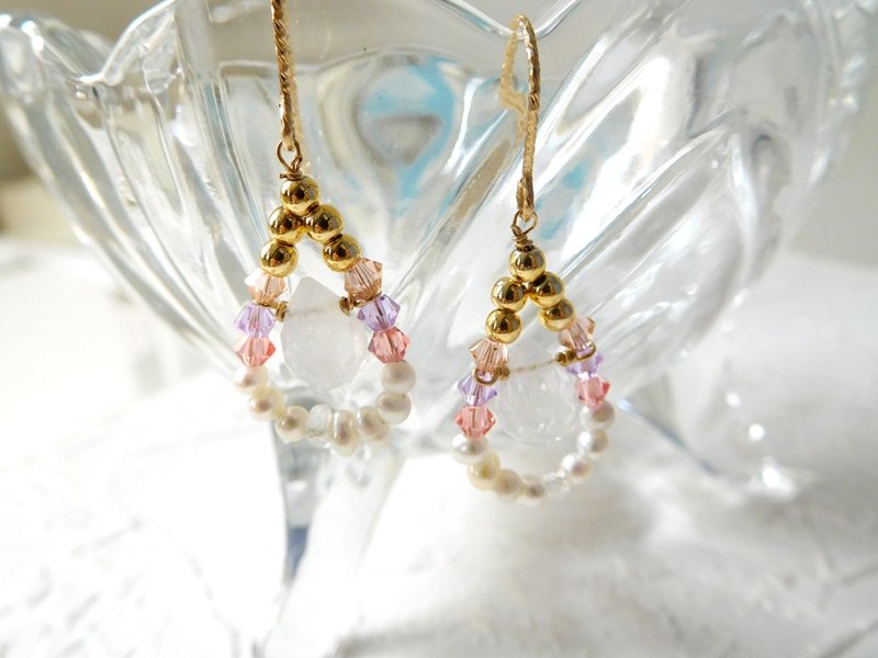 包14K金耳钩粉柔珍珠水晶耳环 - 耳环/耳夹 - 纸 粉红色