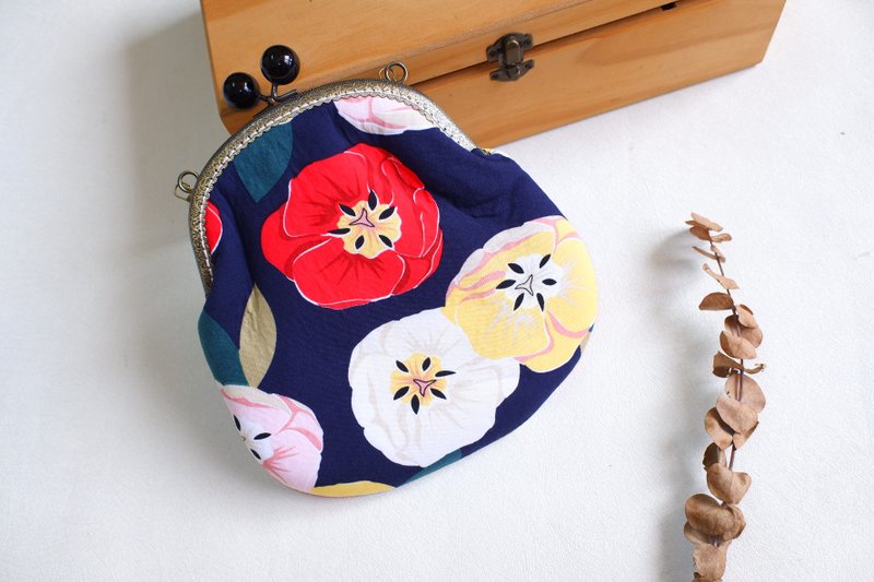 |夜花梦语| 斜背链条口金包 斜背包 侧背包 礼物 - 侧背包/斜挎包 - 棉．麻 