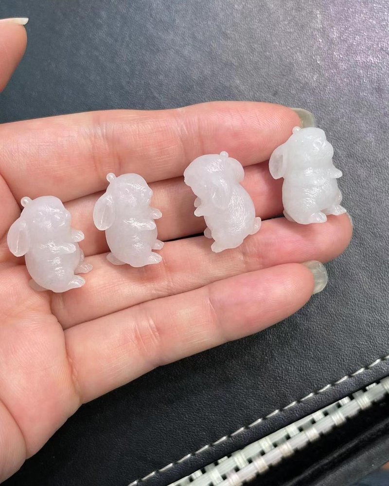 【卯兔迎春】天然缅甸翡翠-特殊绒毛感白玉兔立体挂坠 - 项链 - 玉石 白色