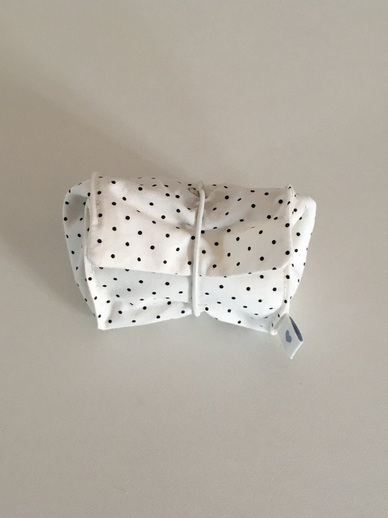 褶皱随身包 - 化妆包/杂物包 - 棉．麻 白色