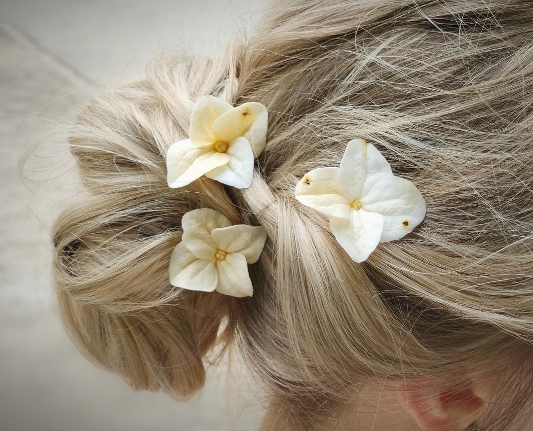 Flower Hair pins for wedding White or ivory hydrangea for the wedding hairstyle - 发饰 - 粘土 白色