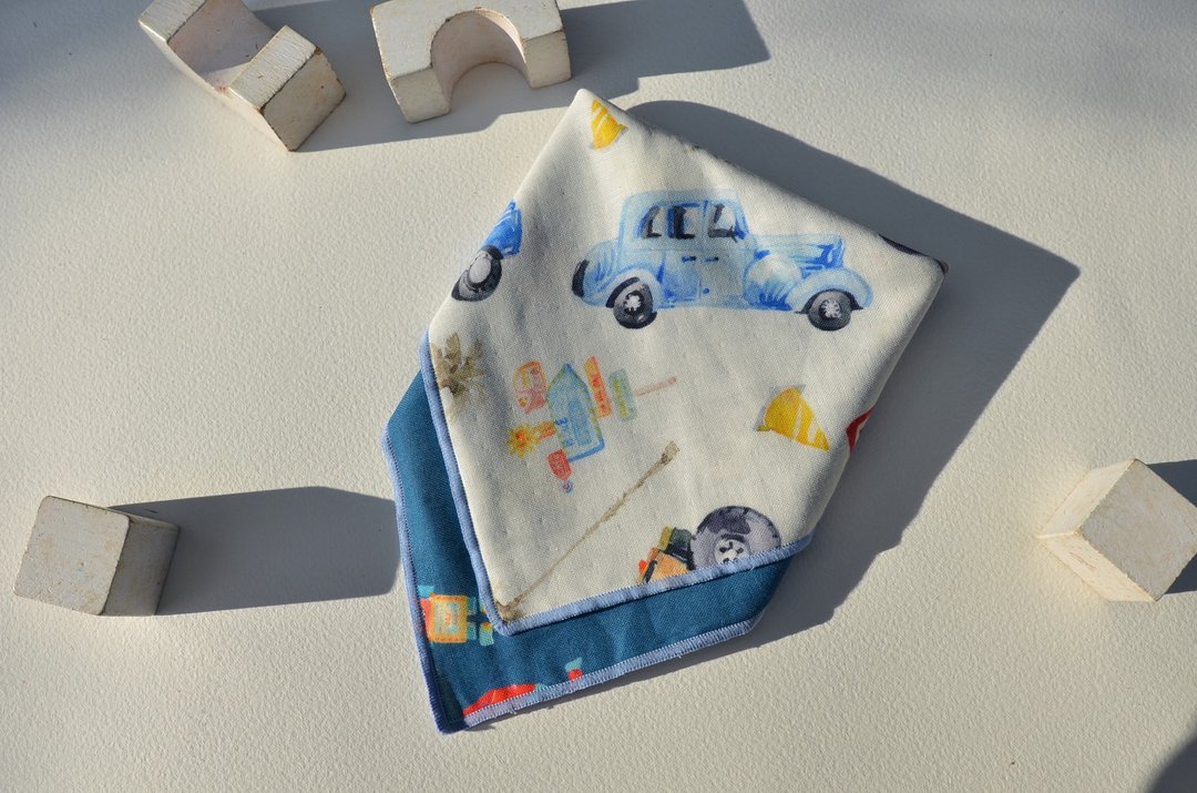 有机棉双面手帕围兜/原创布花/机器人vs cars - 围嘴/口水巾 - 棉．麻 