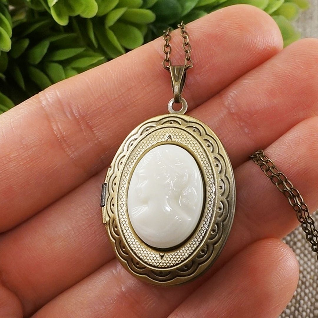 Ivory White Vintage Glass Lady Girl Cameo Photo Locket Pendant Necklace Jewelry - 项链 - 玻璃 白色