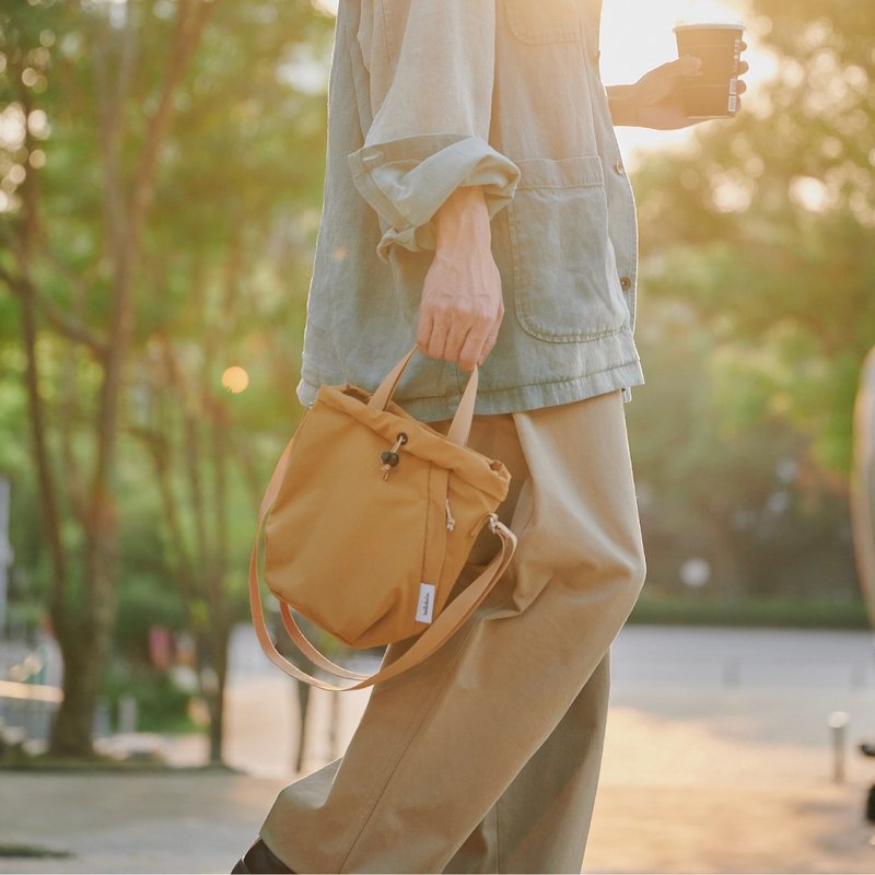 City系列新品 | CHICO 双面索绳斜背侧背水桶包S号 手机袋 (拖肥) - 侧背包/斜挎包 - 尼龙 咖啡色