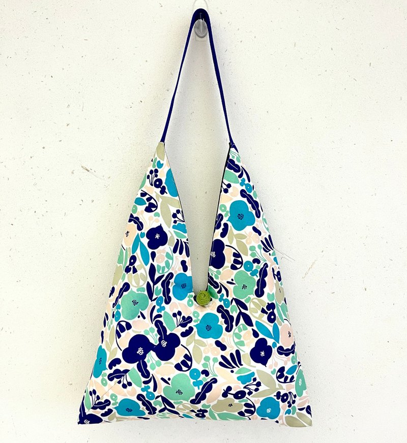 新款现货/日式粽形侧背包/两面用蓝蓝花 - 侧背包/斜挎包 - 棉．麻 蓝色