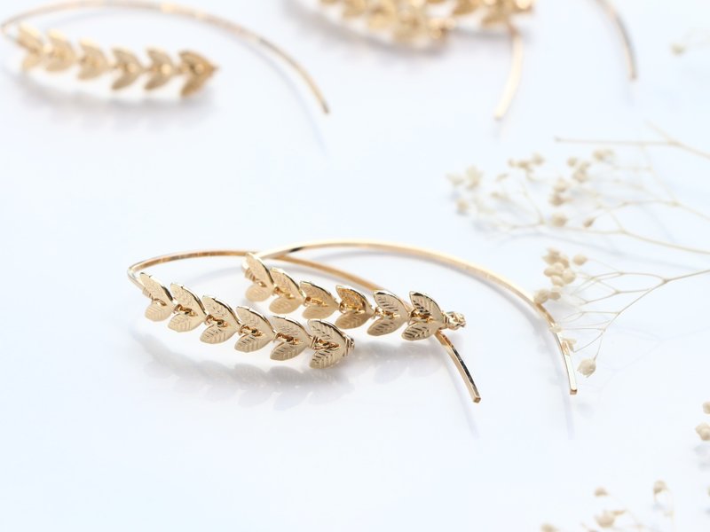14kgf-leaf marquis pierced earrings - 耳环/耳夹 - 其他金属 金色
