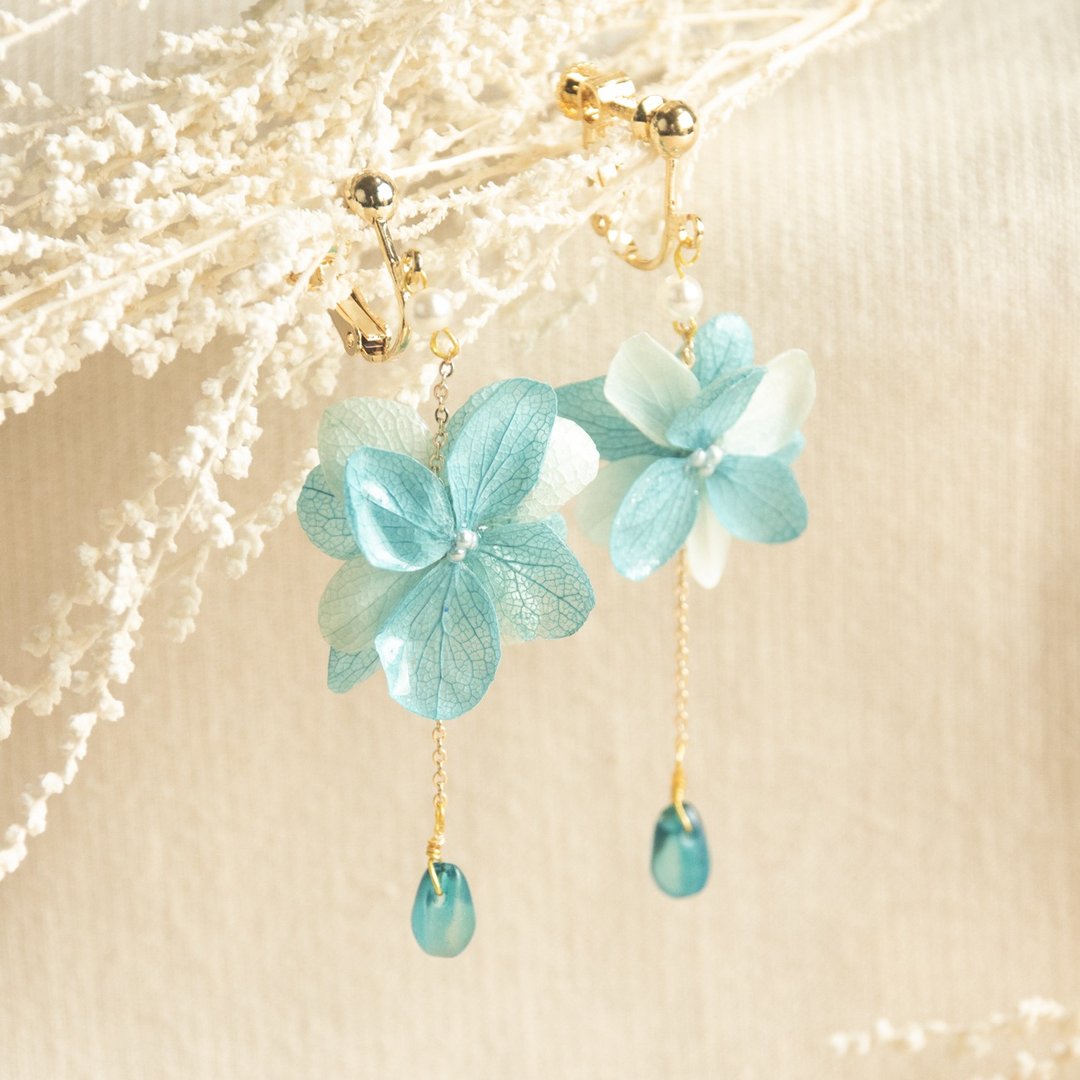 Tiffany蓝 永生花琉璃耳环 14K包金 耳夹 耳勾 - 耳环/耳夹 - 植物．花 蓝色