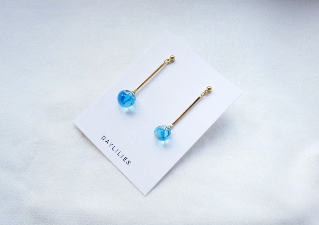 Teardrop beads earrings - Blue Blue - 耳环/耳夹 - 玻璃 蓝色