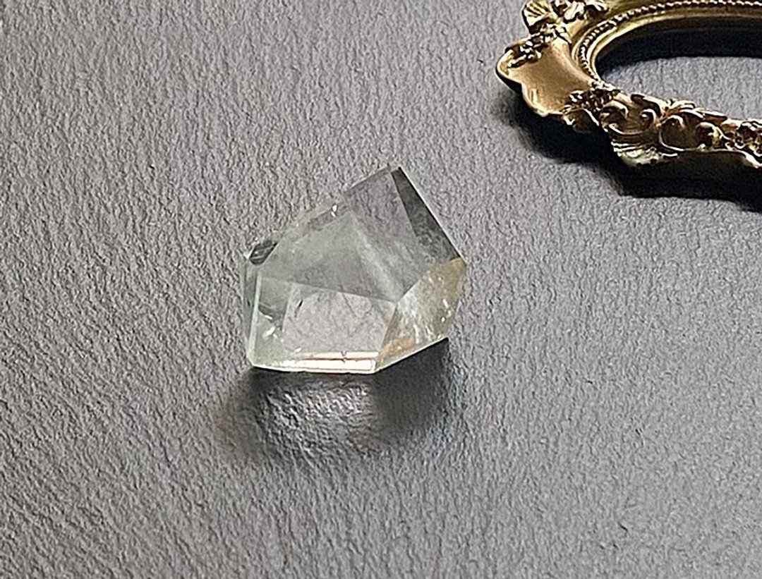 天然冰透体小白幽灵金字塔几何水晶能量柱 办公室 居家 摆件 - 其他 - 水晶 白色