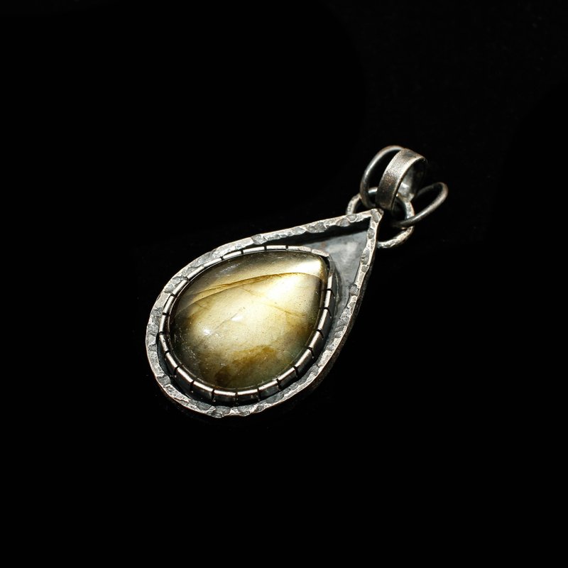 【水晶系列】拉长石 925 纯银 简约槌纹框坠饰 微偏右光优惠 - 项链 - 宝石 多色