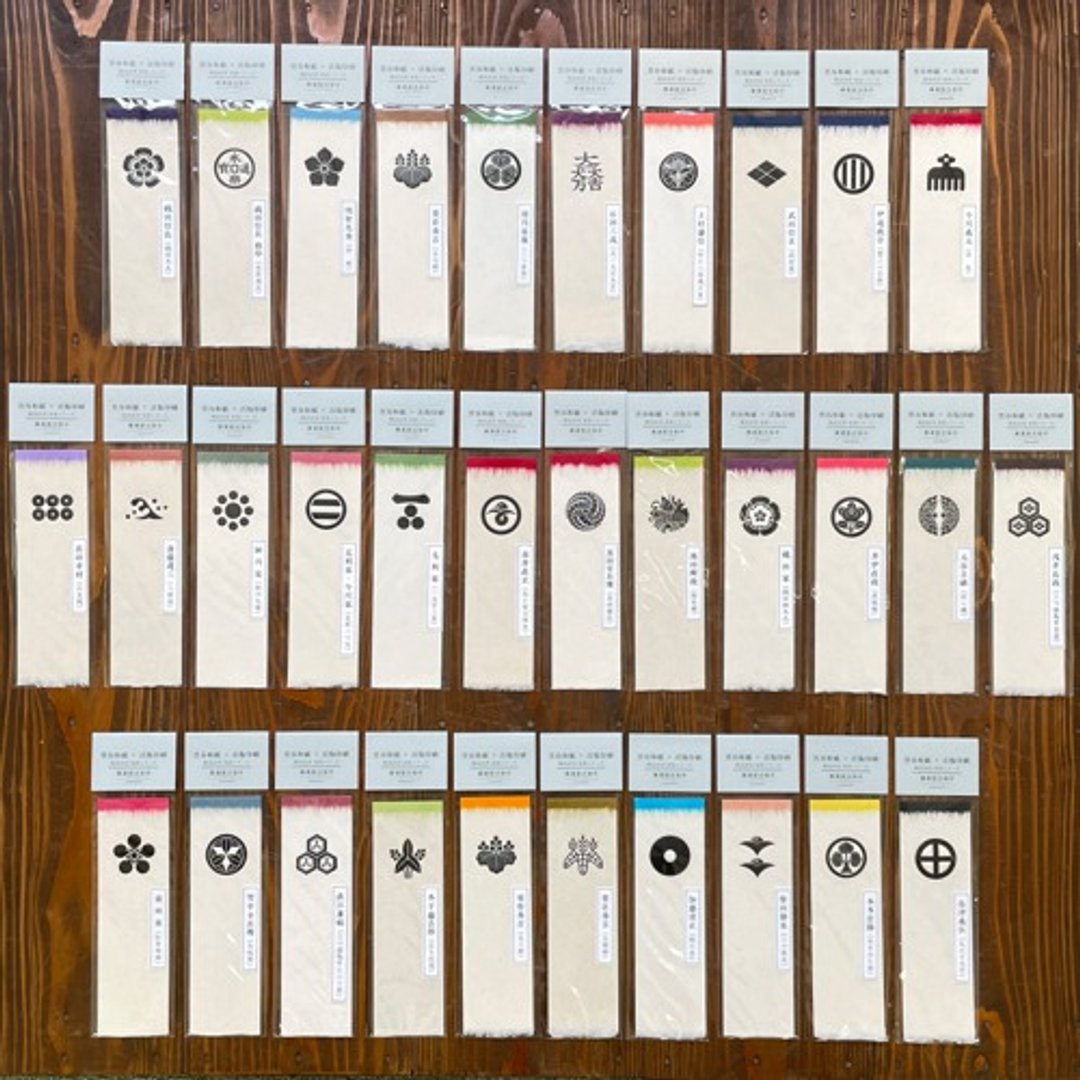 Kurotani Japanese paper x letterpress printing "Sengoku samurai family crest" Bookmark 2 types set "Kirin comes" Mitsuhide Akechi / Nobunaga Oda / Dosan Saito / Hideyoshi Toyotomi / Ieyasu Tokugawa - 书签 - 纸 