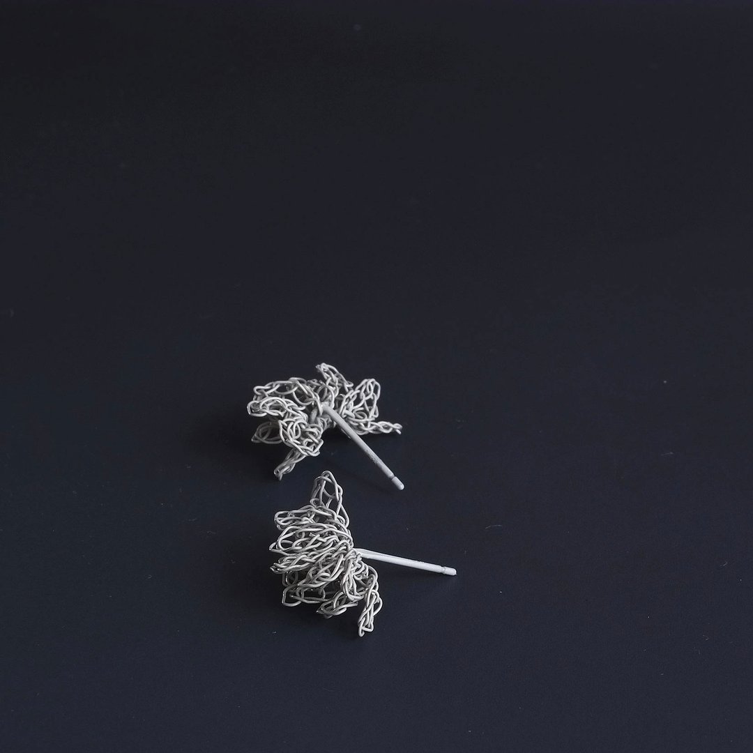 舞动耳环 (小) - 耳环/耳夹 - 其他金属 灰色