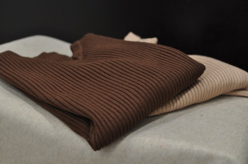 Flat 135 X 台湾设计师系列 舒适弹性薄款 圆领上衣 内搭单穿 - 女装针织衫/毛衣 - 棉．麻 咖啡色