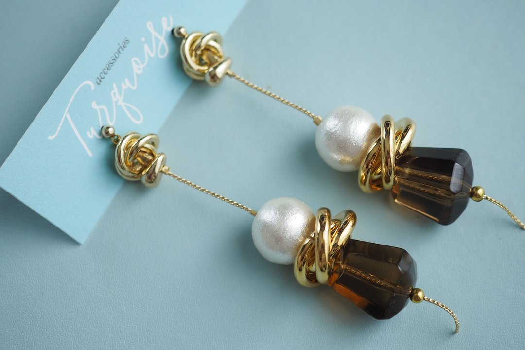 brown×cotton parl earrings - 耳环/耳夹 - 其他金属 咖啡色