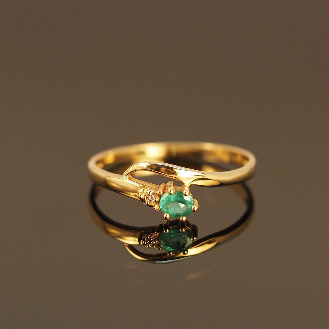 18K金祖母绿宝石锁钻石戒指 The Emerald Lock Diamond Ring - 戒指 - 贵金属 