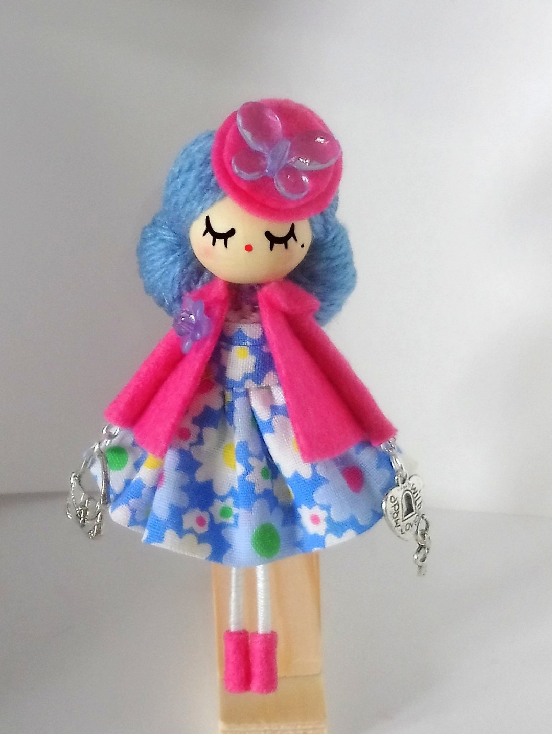 Brooch doll - 胸针 - 木头 粉红色