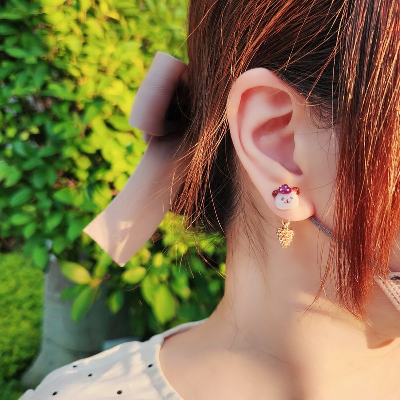 【森林之秋】波点蘑菇贝雷帽子熊猫宝宝松果 - 耳环 - 耳环/耳夹 - 树脂 红色