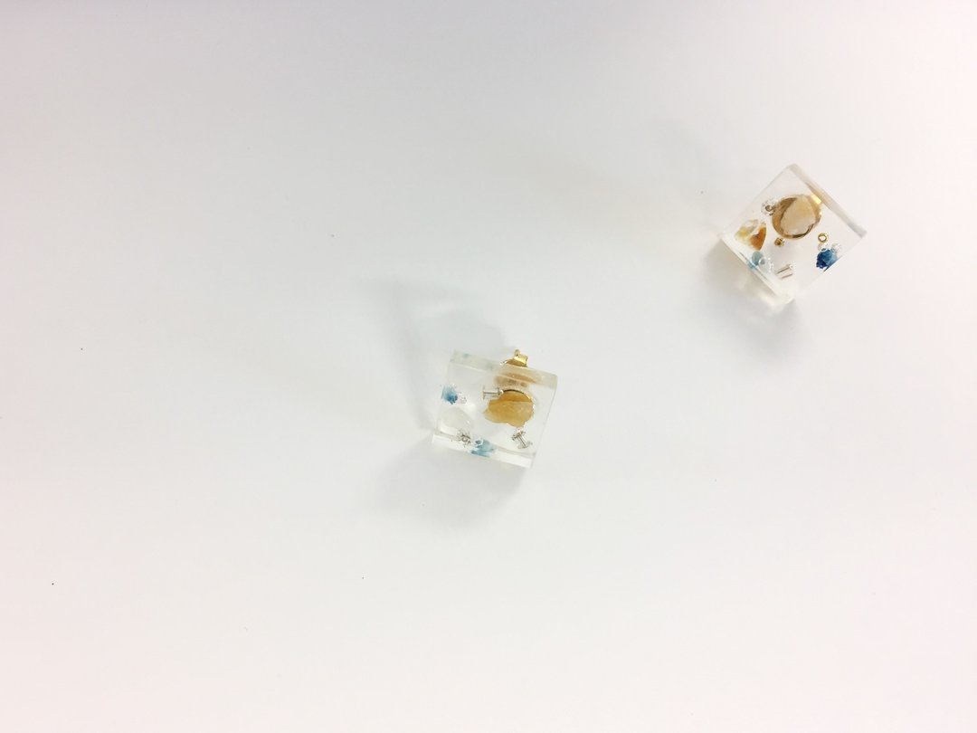当我潜入水里 蓝色干花氧气耳针 (金) - 耳环/耳夹 - 树脂 透明