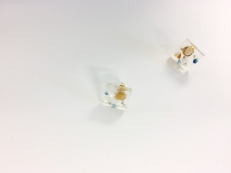 当我潜入水里 蓝色干花氧气耳针 (金) - 耳环/耳夹 - 树脂 透明