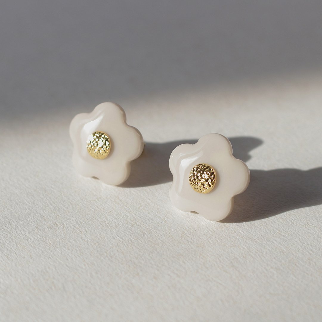 Simple Flower (White) Earrings / Clip-On - 耳环/耳夹 - 塑料 白色