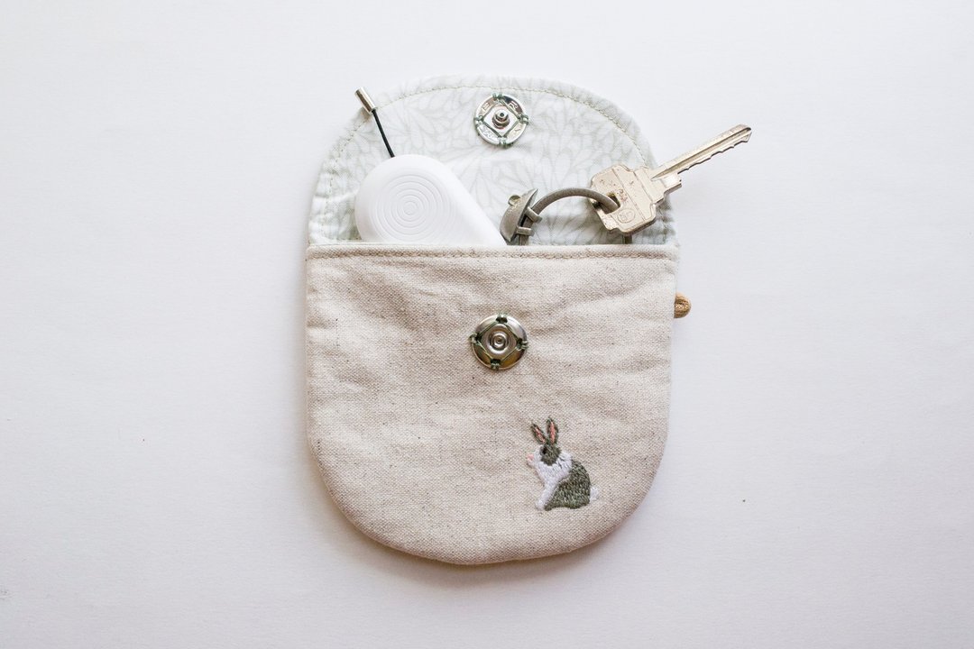 兔 Rabbit Embroidered Linen Wee Pouch - 零钱包 - 其他材质 灰色