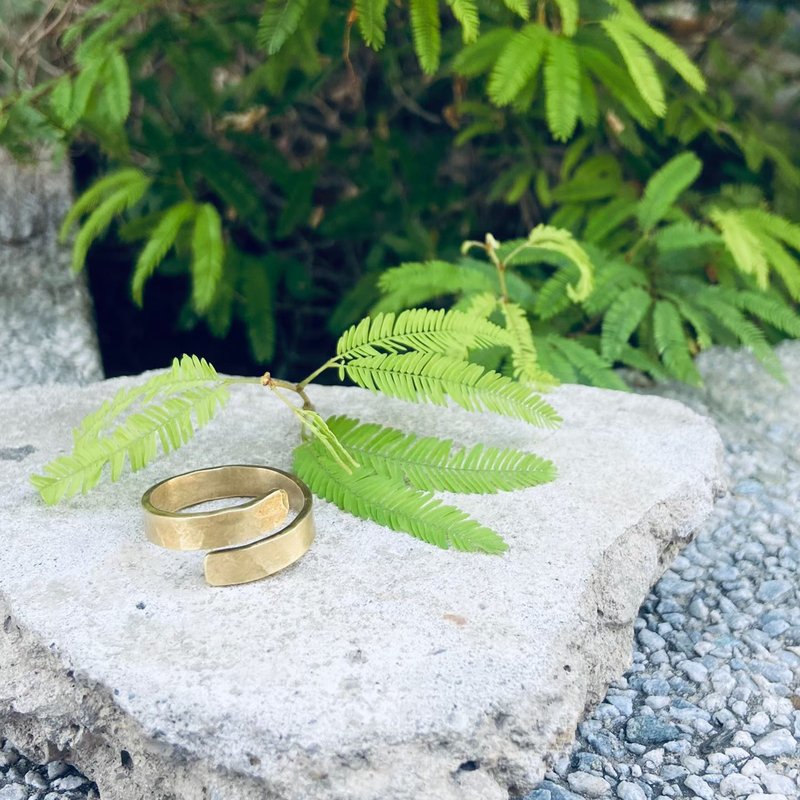 黄铜戒指 水波纹 可调式戒围 定制化姓名 S6 - 戒指 - 铜/黄铜 金色