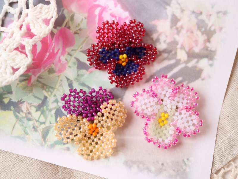 Pansy broach Red delicate lace viola violet violet three color violet red orange pink cute - 胸针 - 玻璃 红色