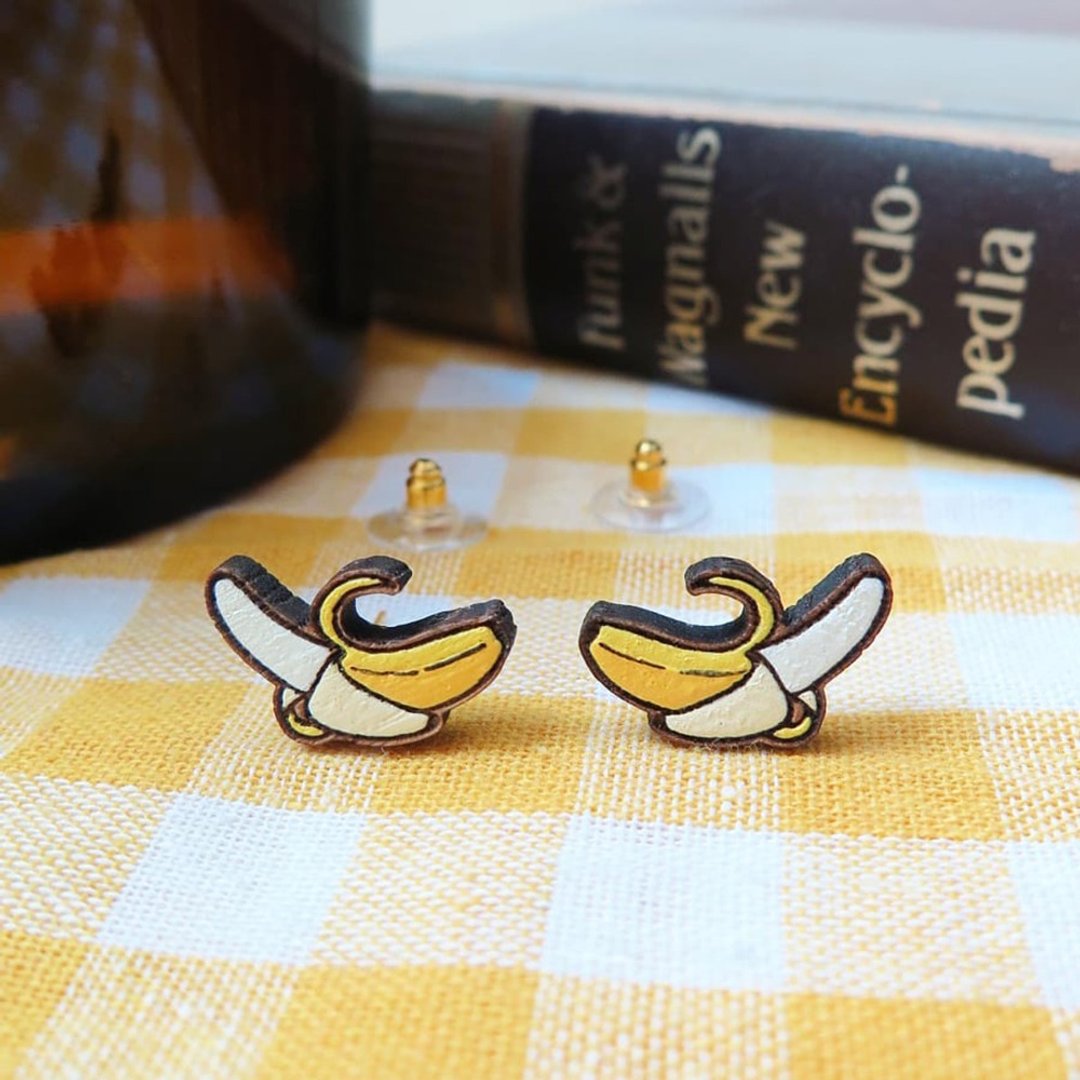 Wooden earring banana - 耳环/耳夹 - 木头 黄色