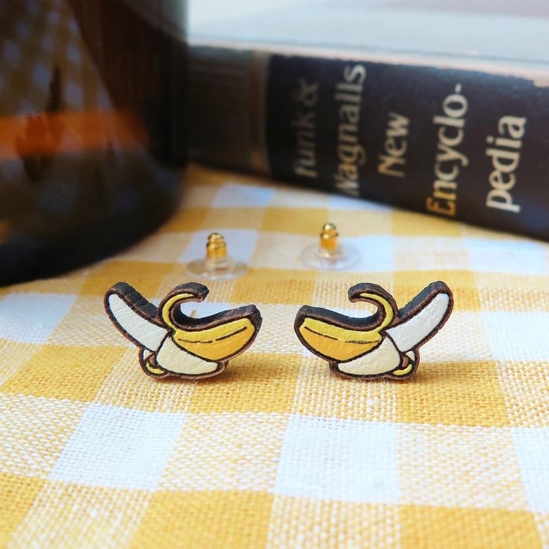 Wooden earring banana - 耳环/耳夹 - 木头 黄色