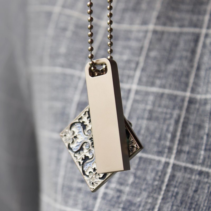 【新年礼物】Moins est plus USB 慕伊帕金属随身碟-64GB - U盘 - 其他金属 银色