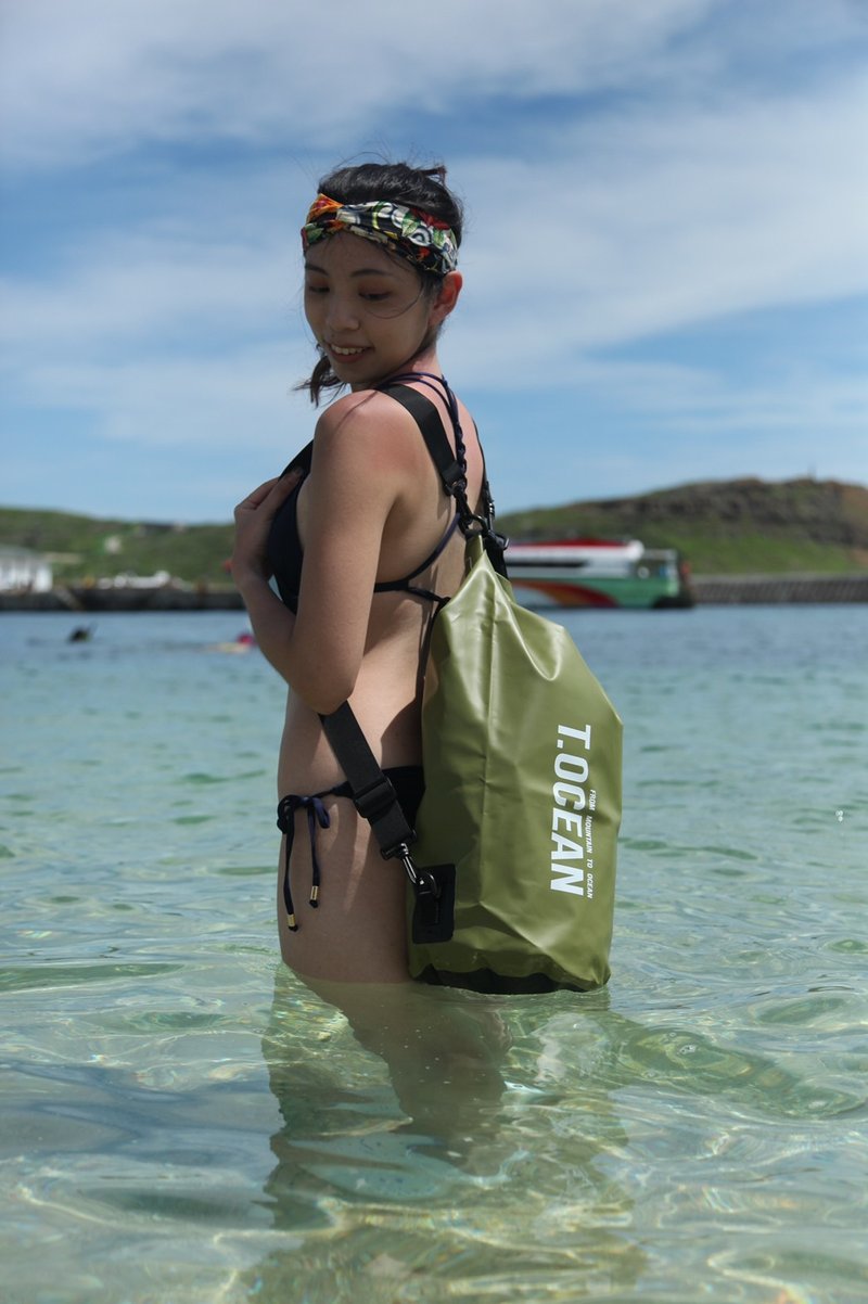 【快速出货】【夏日出清】T.OCEAN 20L 防水双肩包 防水袋 - 运动配件 - 其他人造纤维 黑色