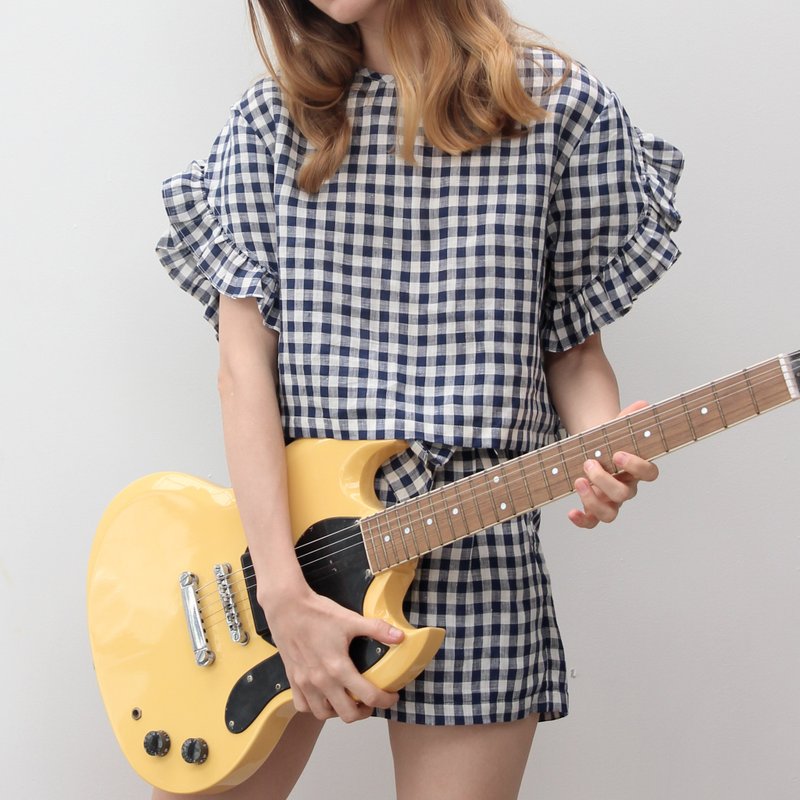 RUFFLE CARNATION TOP (navy gingham) - 女装上衣 - 棉．麻 蓝色