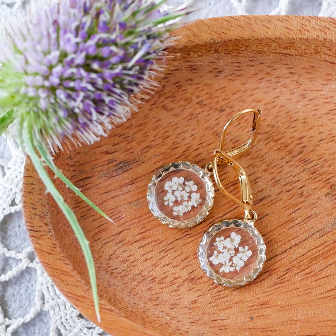 Pressed Flower Earrings/Lace Flower - 耳环/耳夹 - 树脂 金色