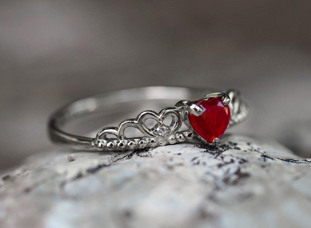 14k  gold with heart ruby and diamonds. - 戒指 - 贵金属 金色