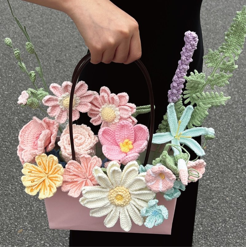提篮花束 手工钩织花束——永恒盛开的花卉装饰与独特礼物送女友 - 干燥花/捧花 - 棉．麻 多色