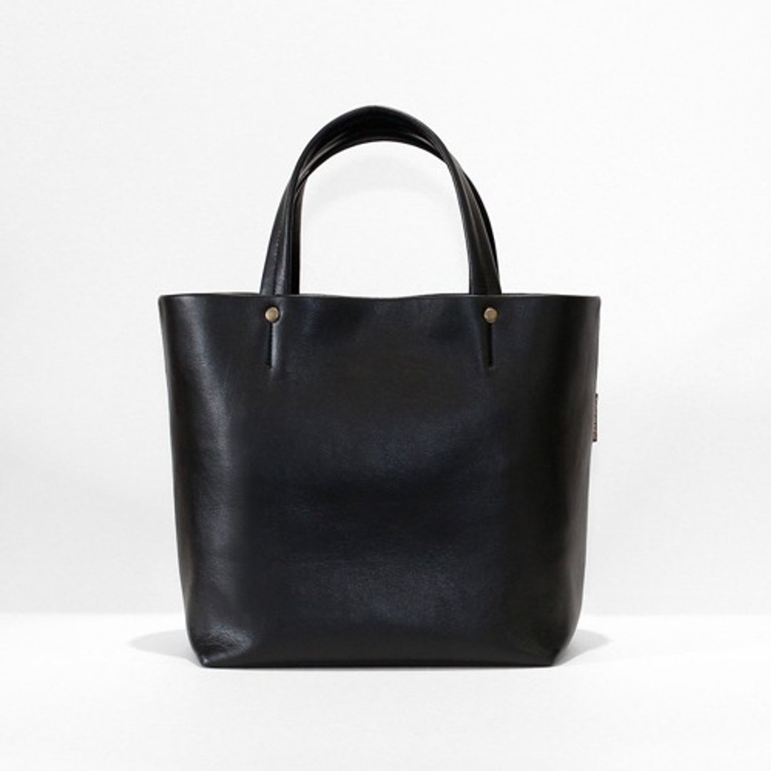 Tote Bag Black Made of vegan leather with an ultra-lightweight and easy-to-organize inner pocket - 手提包/手提袋 - 其他材质 