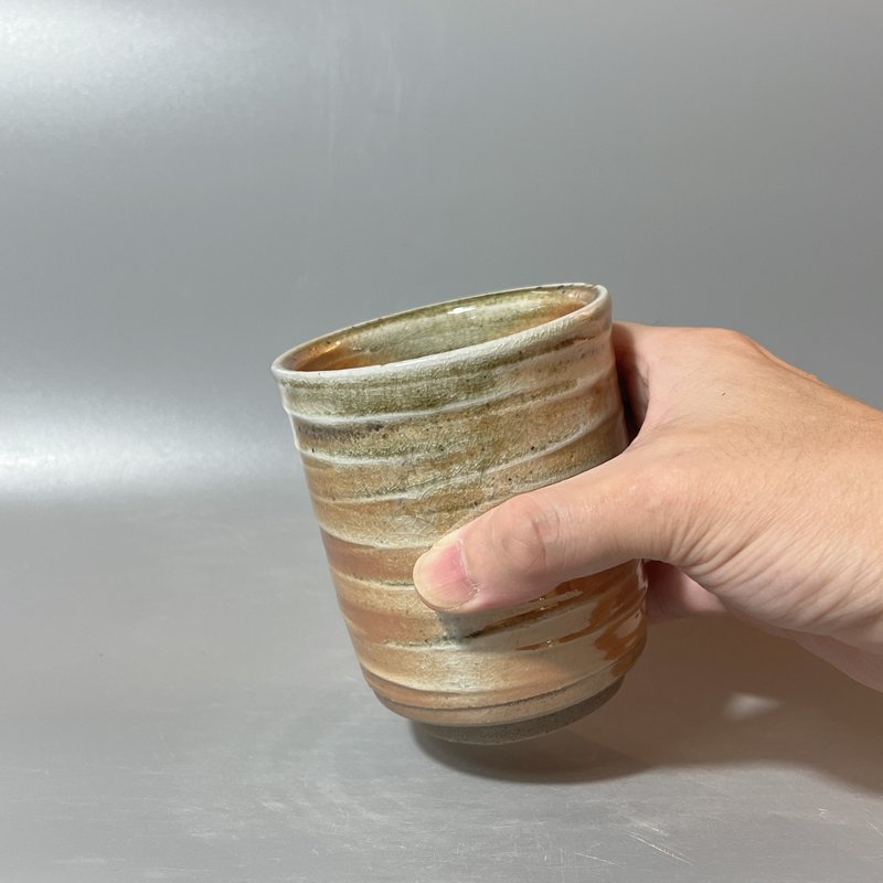 柴烧粉引手握杯 / 小平凡手作 - 茶具/茶杯 - 陶 