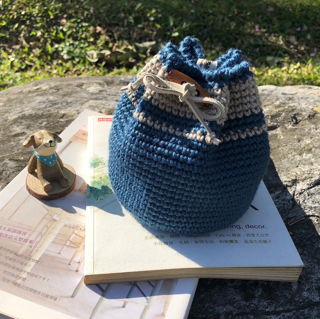 钩织工艺。双色苎麻束口化妆包(文青蓝) - 化妆包/杂物包 - 棉 蓝色