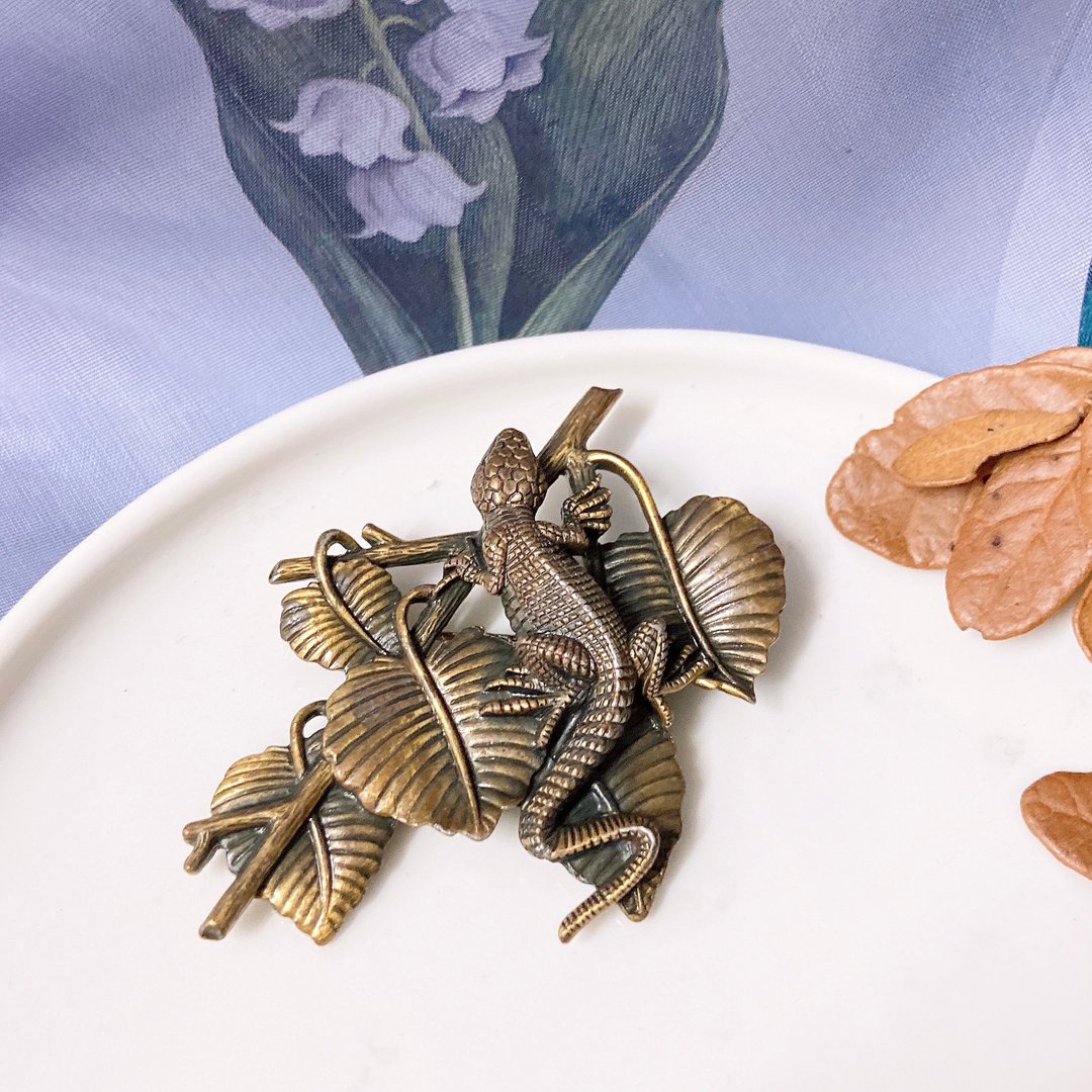 【西洋古董饰品】JJ 亚马逊热带雨林感蜥蜴 立体细致 胸章胸针 - 胸针 - 贵金属 卡其色